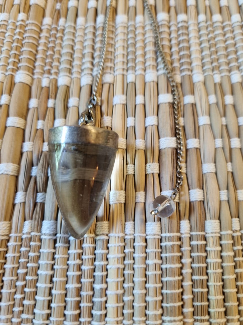 Luxe Bergkristal Pendel – Zuiverheid en Spirituele Helderheid - Afbeelding 2