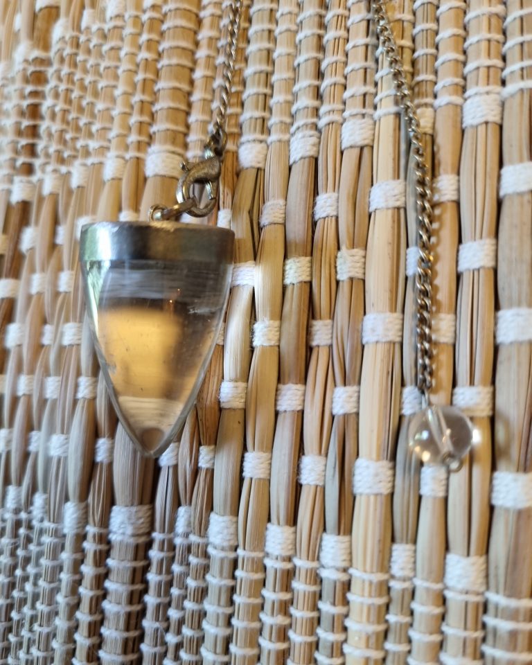 Luxe Bergkristal Pendel – Zuiverheid en Spirituele Helderheid