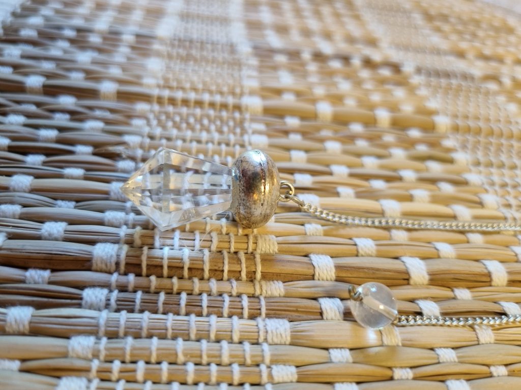 Bergkristal Pendel met Zilver – Helderheid & Spirituele Inzichten