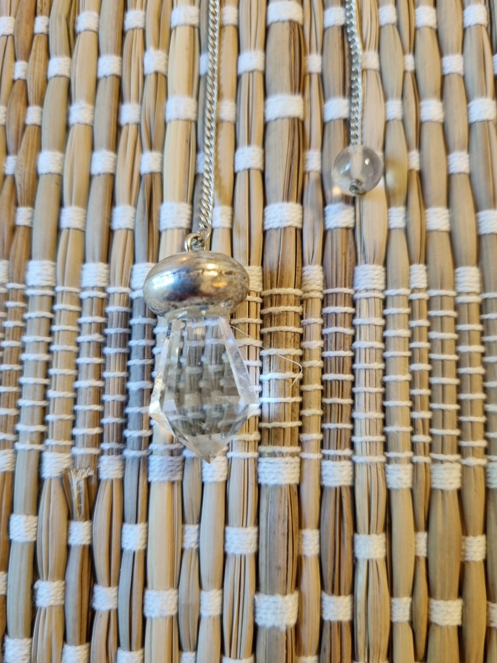 Bergkristal Pendel met Zilver – Helderheid & Spirituele Inzichten - Afbeelding 3